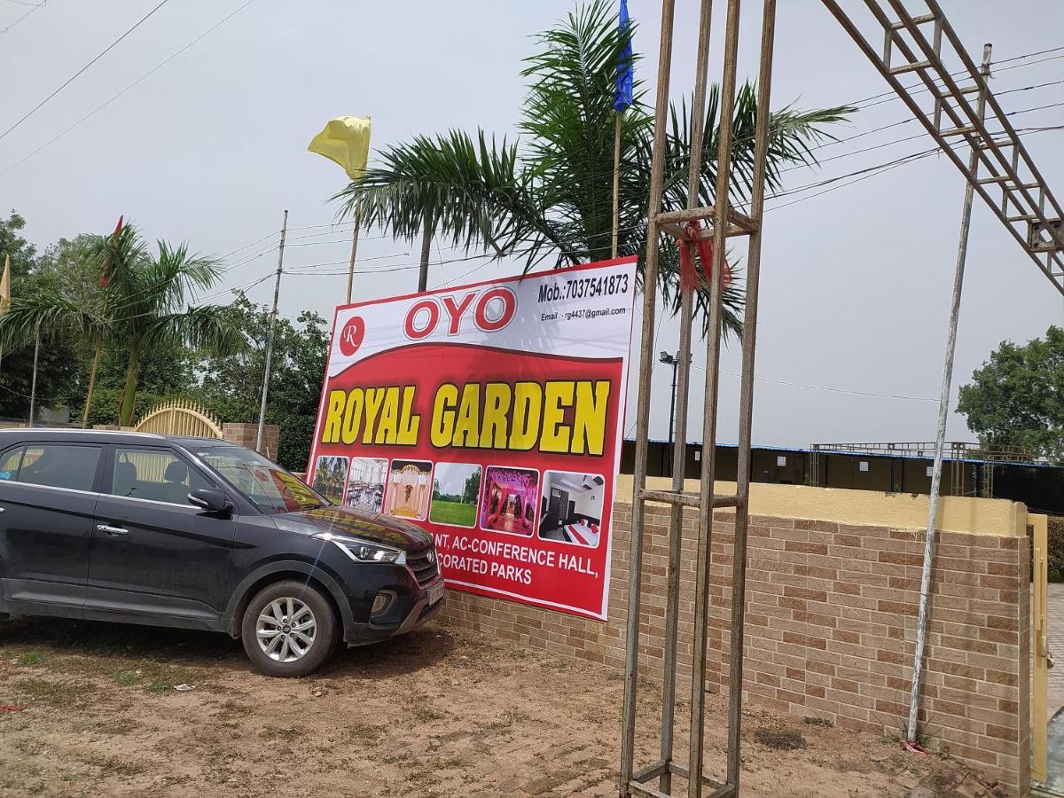 Oyo 82476 Royal Garden กาเซียบัด ภายนอก รูปภาพ