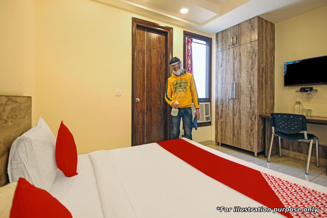 Oyo 82476 Royal Garden กาเซียบัด ภายนอก รูปภาพ